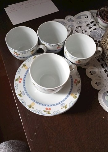 Pastel Desenli Beyaz Porselen Fincan Takımı