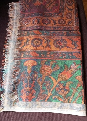 Desenli şal
