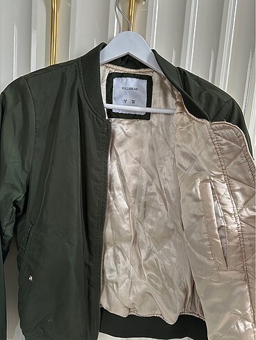 Pull and Bear Bomber