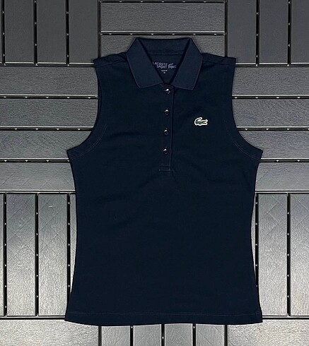Sıfır kollu Lacoste tişört