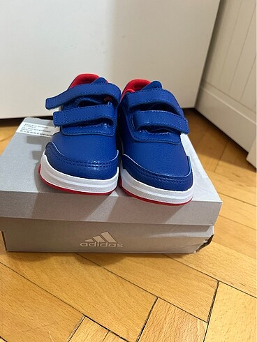 Adidas çoçuk ayakkabısı 25 numara