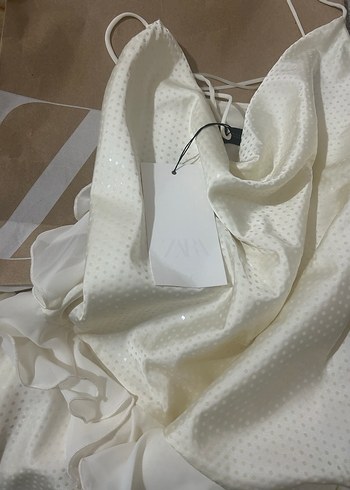 Beyaz Mini Saten puantiye Desenli parlak fırfırlı elbise - Görsel 4