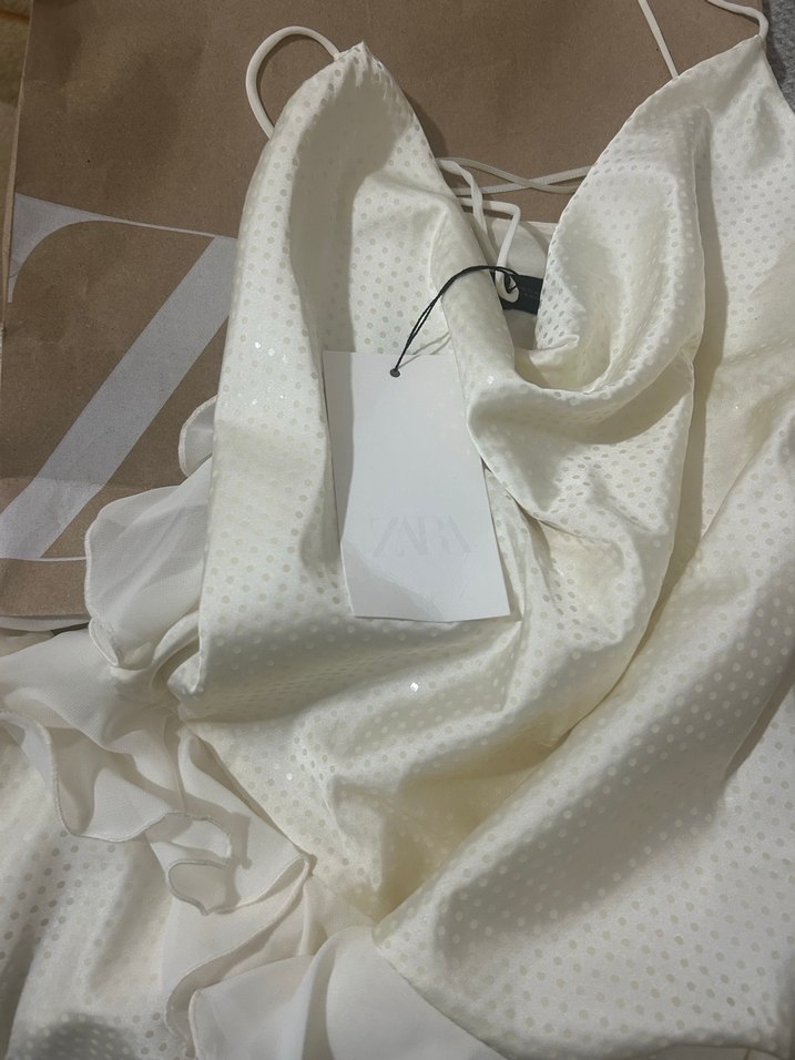 Beyaz Mini Saten puantiye Desenli parlak fırfırlı elbise - Görsel 4