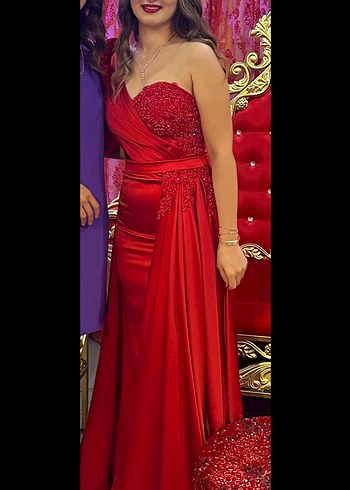 Kırmızı Drapeli Uzun Straplez Yırtmaçlı Elbise - Görsel 5