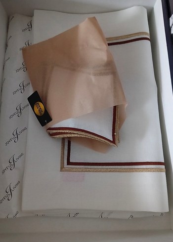 Gri Nakışlı Beyaz Masa Örtüsü - Görsel 5