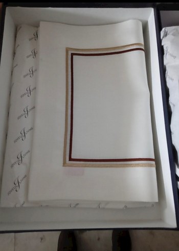 Gri Nakışlı Beyaz Masa Örtüsü - Görsel 4