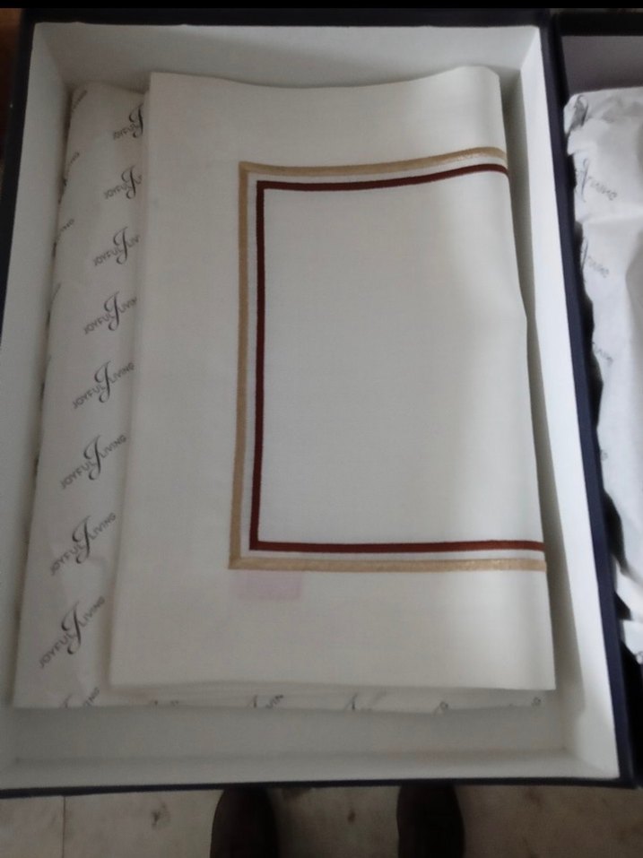 Gri Nakışlı Beyaz Masa Örtüsü - Görsel 4