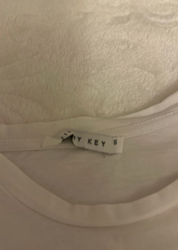 Düğmeli, Baskılı Beyaz Kadın Tişört jimmy key - Görsel 2