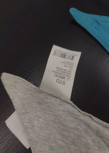 Beden Baskılı Gri Bebek Önlüğü