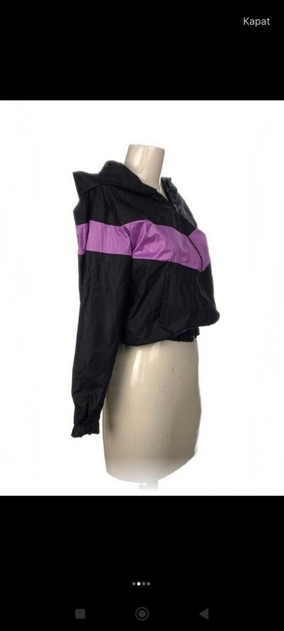 Mor Şeritli Siyah Kapüşonlu Spor Ceket - Görsel 2