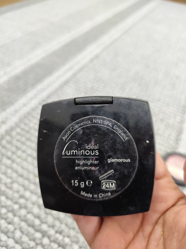 Avon Hollywood Collection Kırmızı Parlak Pudra - Görsel 3