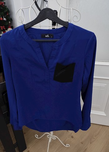 Düğmeli V Yakalı Mavi Kadın Gömlek - Görsel 3