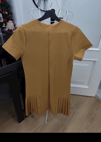 Pilise Detaylı Kısa Kollu elbise - Görsel 4