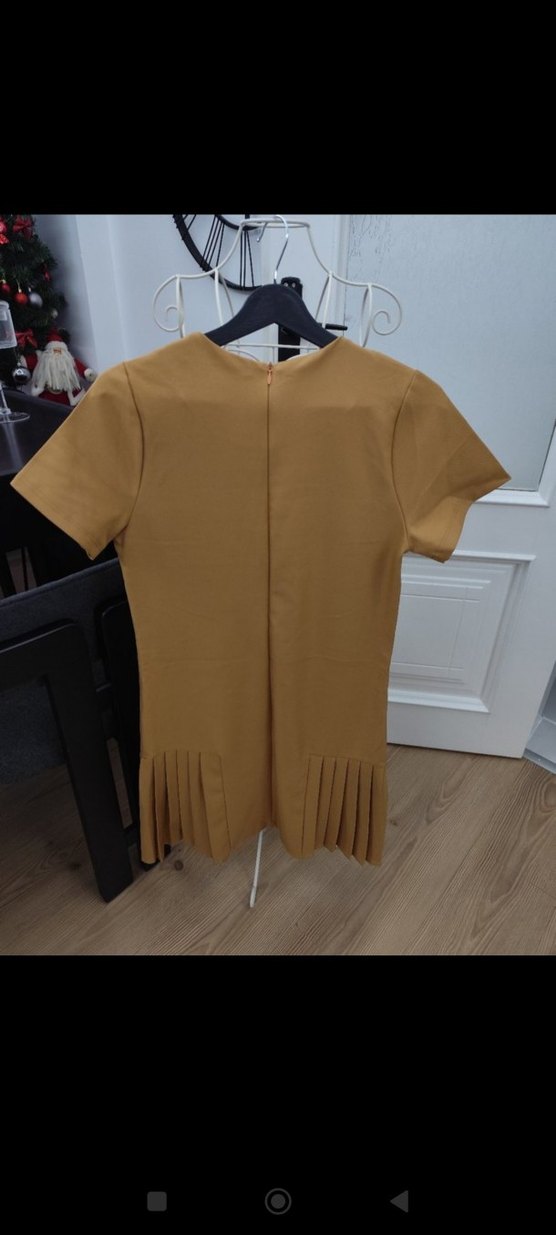 Pilise Detaylı Kısa Kollu elbise - Görsel 4