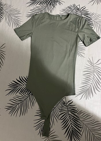V Yaka Kısa Kollu Çıtçıtlı Esnek Yeşil Kadın Bluz