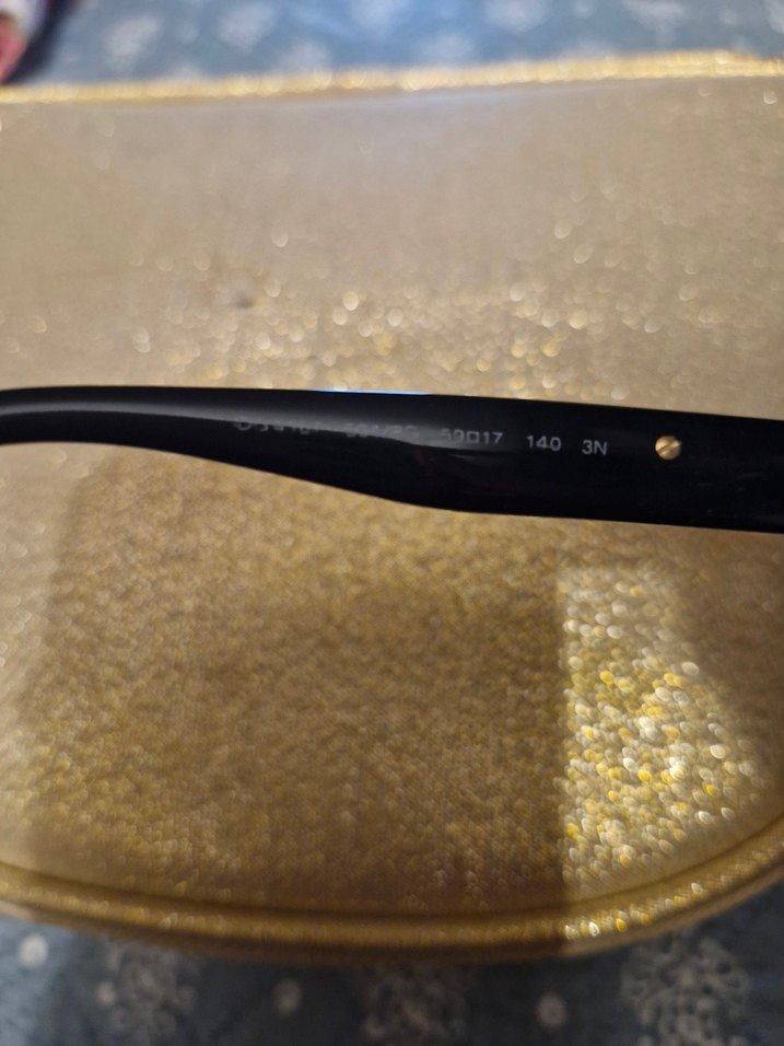 DOLGE GABBANA Altın Renkli Pullu Gotik Kadın Gözlüğü - Görsel 4