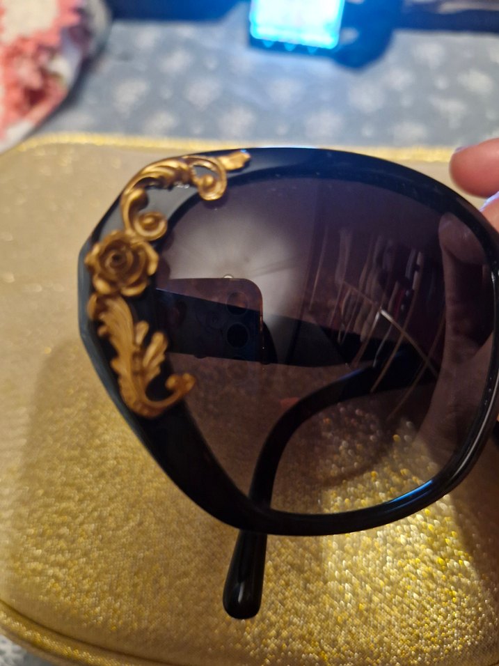 DOLGE GABBANA Altın Renkli Pullu Gotik Kadın Gözlüğü - Görsel 2