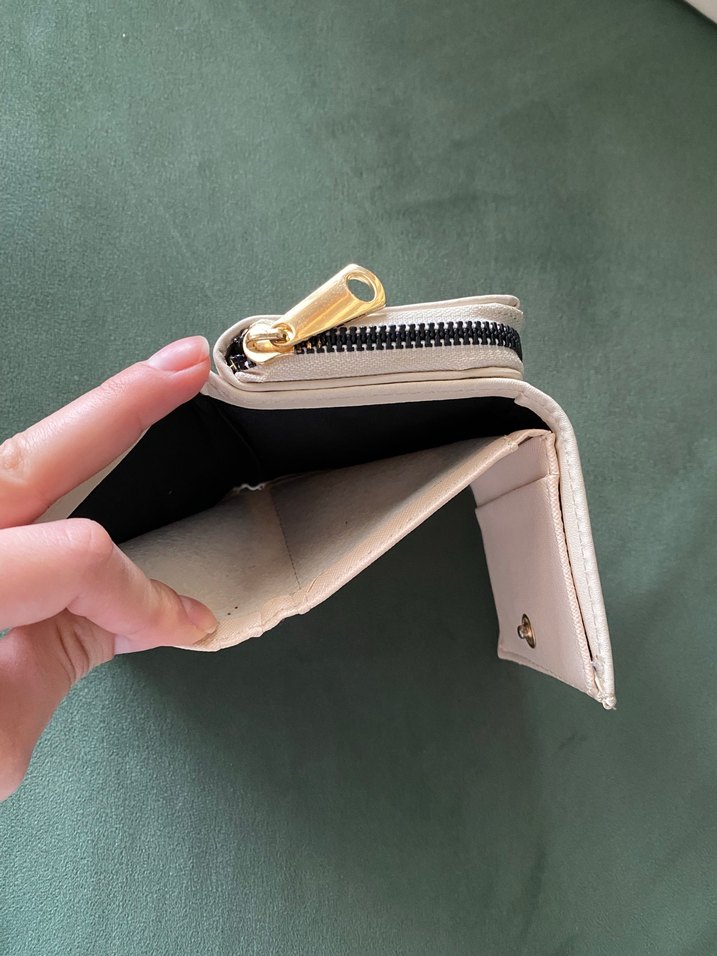 Minimalist Beyaz Deri Fermuarlı Kadın Cüzdanı - Görsel 3