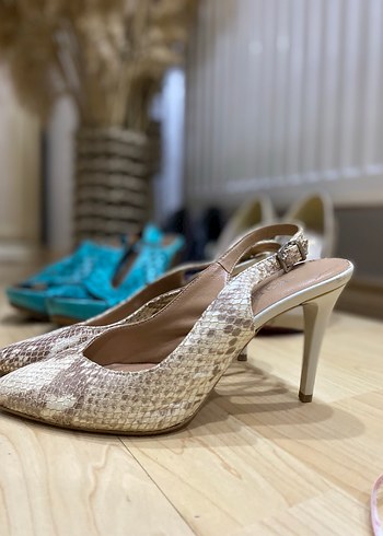 Bej Yılan Desenli Dolgu Topuklu Kadın Ayakkabı - Görsel 2