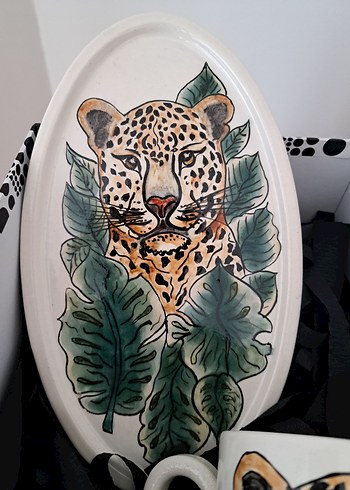 Leopar Desenli Beyaz çini Kupa ve Tabak Seti - Görsel 5