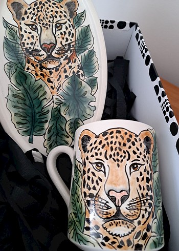 Leopar Desenli Beyaz çini Kupa ve Tabak Seti - Görsel 6