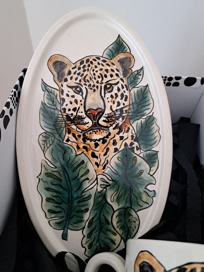 Leopar Desenli Beyaz çini Kupa ve Tabak Seti - Görsel 5