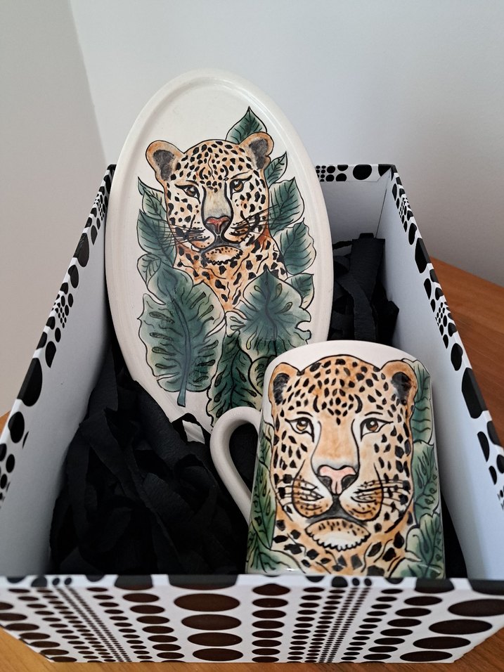 Leopar Desenli Beyaz çini Kupa ve Tabak Seti - Görsel 3