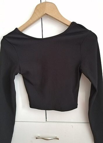 siyah sirt dekoltrli crop 