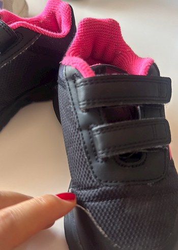 26 Beden pembe Renk Adidas Kız Çocuk Siyah Pembe Spor Ayakkabı