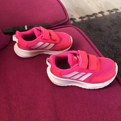 23 Beden pembe Renk Adidas çocuk spor ayakkabısı