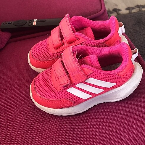 23 Beden Adidas çocuk spor ayakkabısı
