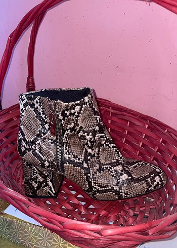 Yılan Desenli Kahverengi Deri Kadın Bot - Görsel 2