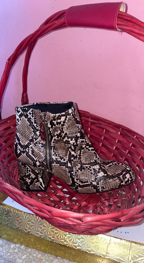 Yılan Desenli Kahverengi Deri Kadın Bot - Görsel 2