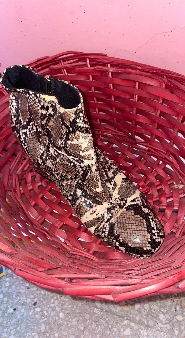 Yılan Desenli Kahverengi Deri Kadın Bot - Görsel 5