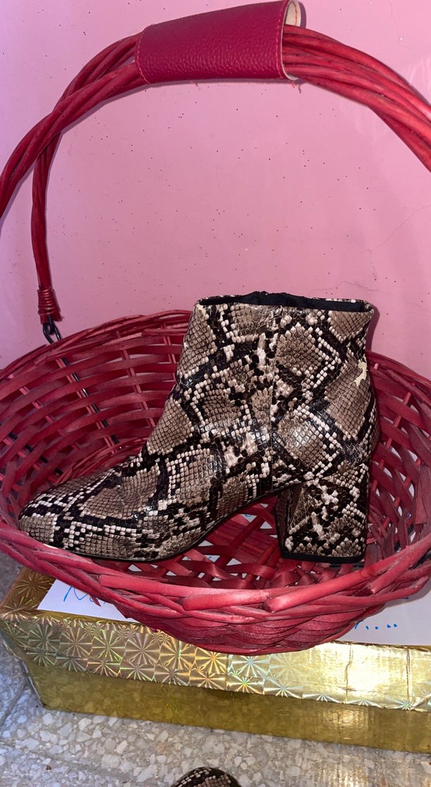 Yılan Desenli Kahverengi Deri Kadın Bot - Görsel 3