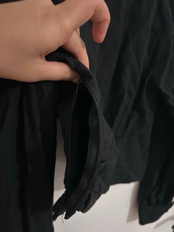 Düğmeli Siyah  V Yaka Bluz - Görsel 3