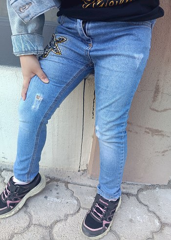 7 Yaş Beden mavi Renk Pul İşlemeli Parlak Mavi Kız Kot Pantolon