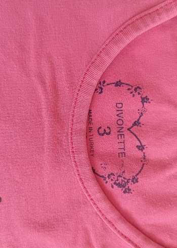 Düğmeli Pembe Tişörtü