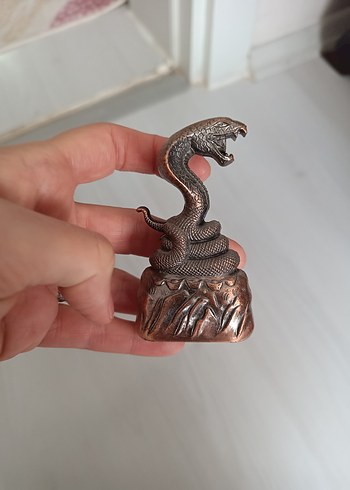 Beden kahverengi Renk Parlak Kahverengi Yılan Figürlu çakmak