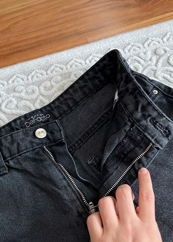 Siyah Mini Bol Kesim Kot Şort - Görsel 4