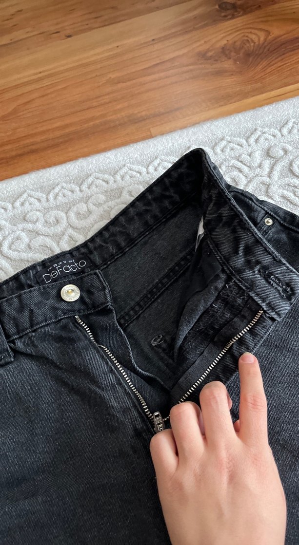 Siyah Mini Bol Kesim Kot Şort - Görsel 4