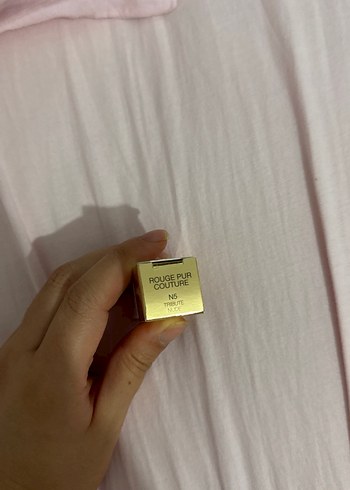 Yves Saint Laurent Yves Saint Laurent Altın Parlak Ruj