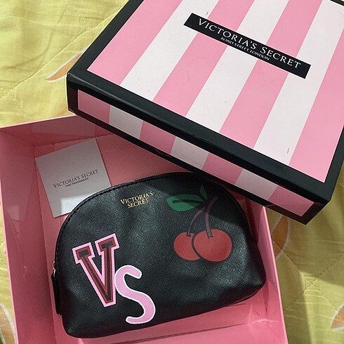 Victoria secret makyaj çantası