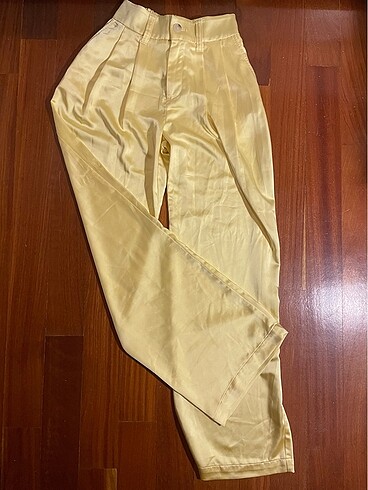Bershka Geniş Paça Saten Pantolon
