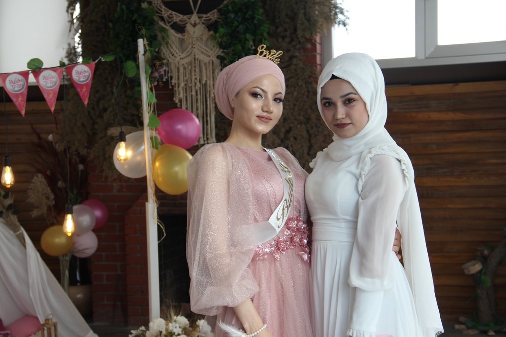 Pembe Drapeli Straplez Uzun Abiye Elbise - Görsel 4