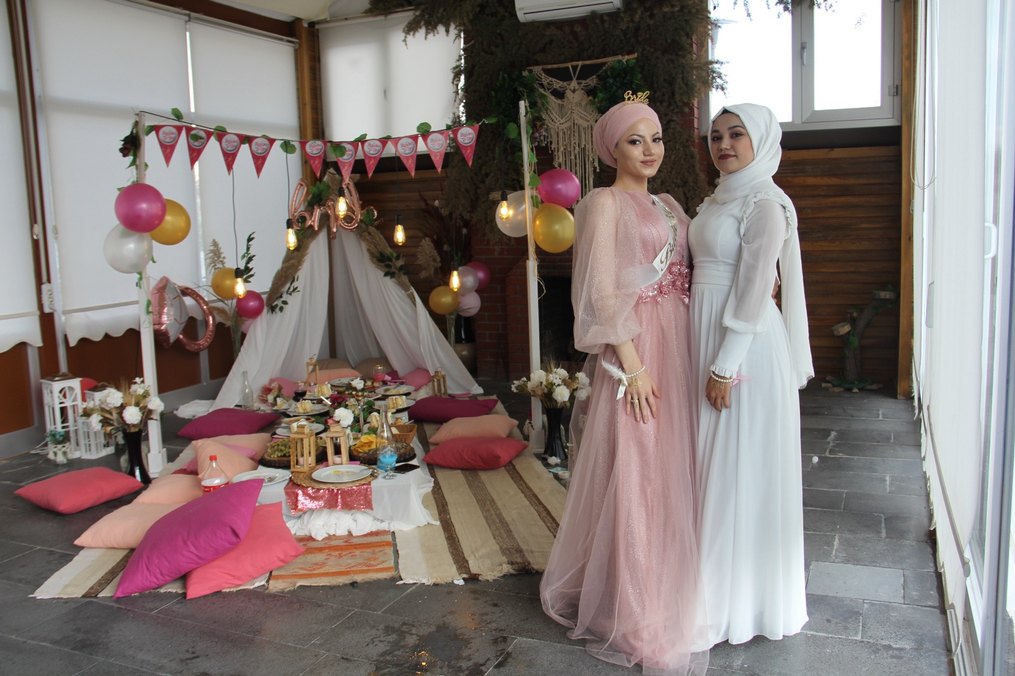 Pembe Drapeli Straplez Uzun Abiye Elbise - Görsel 3