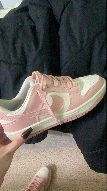nike pembe ayakkabı