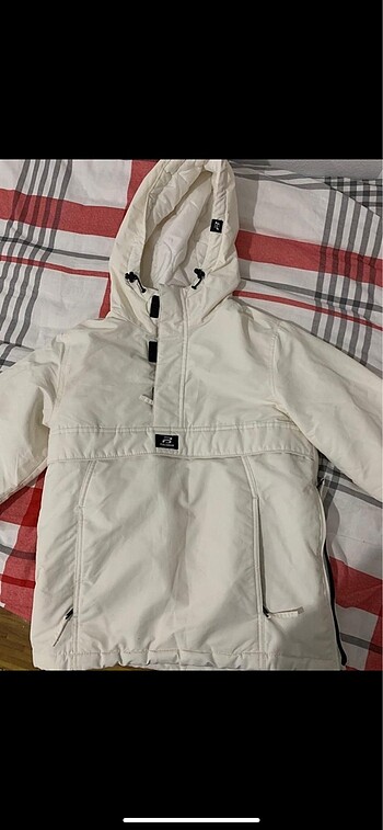 PULL AND BEAR BEYAZ KANGURU MONT