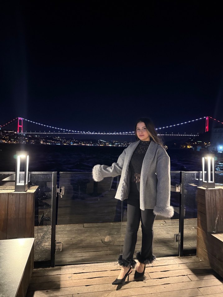 gri kemerli kaban - Görsel 2