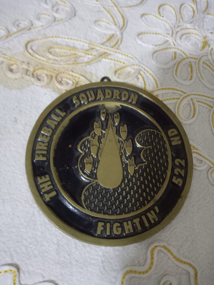 Altın Renk Parlak Vintage Erkek Rozeti - Görsel 2